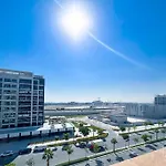 Luxury Living In Azizi Riviera & Cozy Balcony