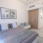 Bright & Modern Studio In Azizi Riviera