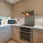 Luxurious 2-Bedroom Apartment In Downtown With Burj Khalifa View