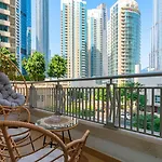 Luxurious 2-Bedroom Apartment In Downtown With Burj Khalifa View