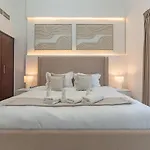 Luxurious 2-Bedroom Apartment In Downtown With Burj Khalifa View