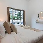 Luxurious 2-Bedroom Apartment In Downtown With Burj Khalifa View