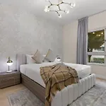 Prime Location, Great Value 1 Bedroom Apt Near Moe, Greens