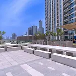 Downtown Views II - Vogue Luxurious Two-Bedroom Apartment With Balcony And Full Burj Khalifa, Opposite Dubai Mall Skybridge