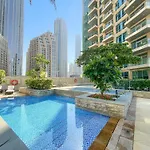 Vayk - Modern 1 Bd Apartment In The Heart Of Downtown Dubai
