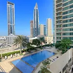 Vayk - Modern 1 Bd Apartment In The Heart Of Downtown Dubai