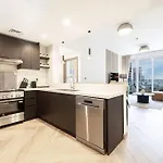 Chic 2 Bed Near Trade Centre With 5 Star Amenities