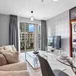 Iconic 1 Bed Apartment In The Heart Of Downtown