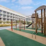 Elegant Studio In Luma 22 Prime Location