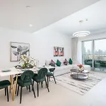 Downtown Views II - Vogue Two Bedroom Apartment With 2 Balconies And Full Burj Khalifa, Opposite Dubai Mall Skybridge