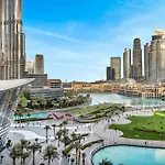 Luxury Two Bedroom Apartment With Balcony, Full Burj Khalifa & Fountain Views By Delujo Stays