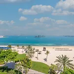 Luxurious Fully Upgraded Palm Jumeirah 2-Bed Apartment