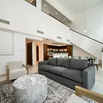 Elegant 2 Bed Downtown Duplex - Prime Location