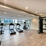 Burj Khalifa View 1 Bedroom Apartment With Balcony For Up To 4 Person