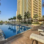 Urban Sanctuary Studio With Pool, Gym And Playground
