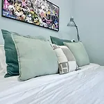 Spacious Luxury Studio Near Mall Of The Emirates With Pool Access