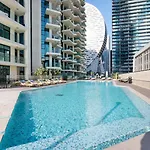 Livbnb- High-End 2Br With Dubai Canal View