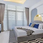 Charming Studio With Burj Khalifa View In Azizi12