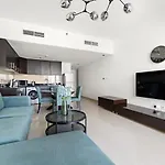 Large 1 Bedroom Duplex With Lake View