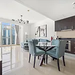 Large 1 Bedroom Duplex With Lake View