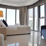 Luxury Dubai High Rise, Skyline Views