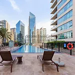 Spacious 1Br At Marina Quays North