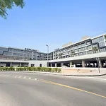 Modern Apt With Pool, Gym, Mini Golf, Playground