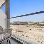 Modern Apt With Pool, Gym, Mini Golf, Playground