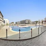 Modern Apt With Pool, Gym, Mini Golf, Playground