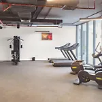 Modern Apt With Pool, Gym, Mini Golf, Playground