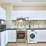 Prival - Contemporary 1Br Apt