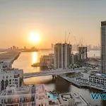 Chic 2 Bedroom In Vida Residences Creek-Beach Access