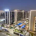 Stylish 3Br Apartment With Burj Khalifa & Pool Views