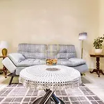 Luxury 1 Bedroom Apartment Downtown Dubai