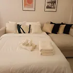 Burj Khalifaview Luxury 1-Bedroom Apartment