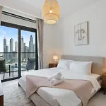Luxurious 2Br In Beachfront With Marina Skyline View