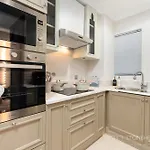 Lux & Cozy 1 Bedroom Apartment Steps Away From Burj Khalifa & Dubai Mall