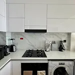 Chic Urban 1Br In Jvc With Modern Amenities