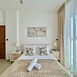 Chic Urban 1Br In Jvc With Modern Amenities