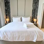 1Br Haven With Lagoon Serenity In District One Meydan