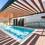 Modern Studio Apartment With Pool View For 2 In Jvc