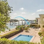 Luxurious 4Br With Maids Room Villa In Canal Cove, Palm Jumeirah By Deluxe Holiday Homes