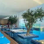 City Centre I Infinity Pool I Licensed Bar