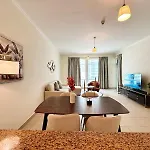 Step Into Sophistication - Stylish 1-Br Apartment In Downtown Dubai By Petals Holiday Homes