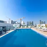 Rokane G25 Studio Modern Comfort With City Views