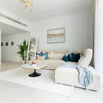 La Vie, Jbr - Your Perfect Holiday Gateway