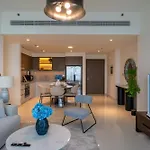 Homes & Beyond I Pristine 2Br With Waterfront View