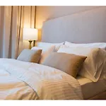 Keyrock Living - Stylish 1Br With Pool Access