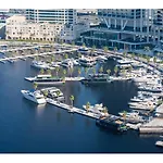 Keyrock Living - Stylish 1Br With Pool Access