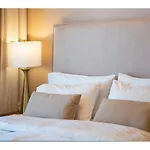 Keyrock Living - Stylish 1Br With Pool Access